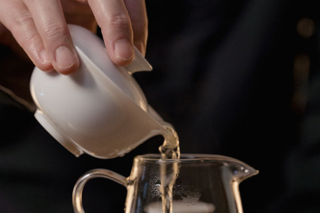Does Oolong Tea Have Caffeine? (Yes — Here's How Much)